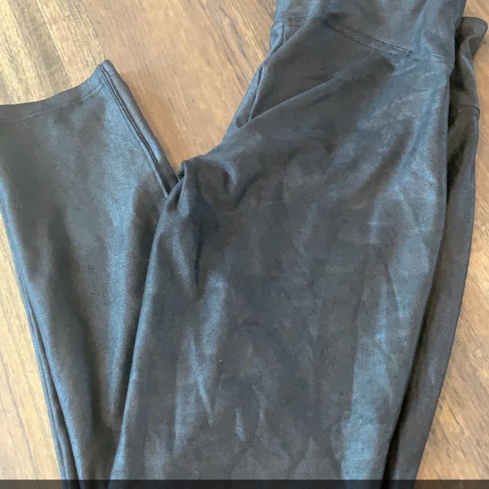 Leather Looking Shiny leggings